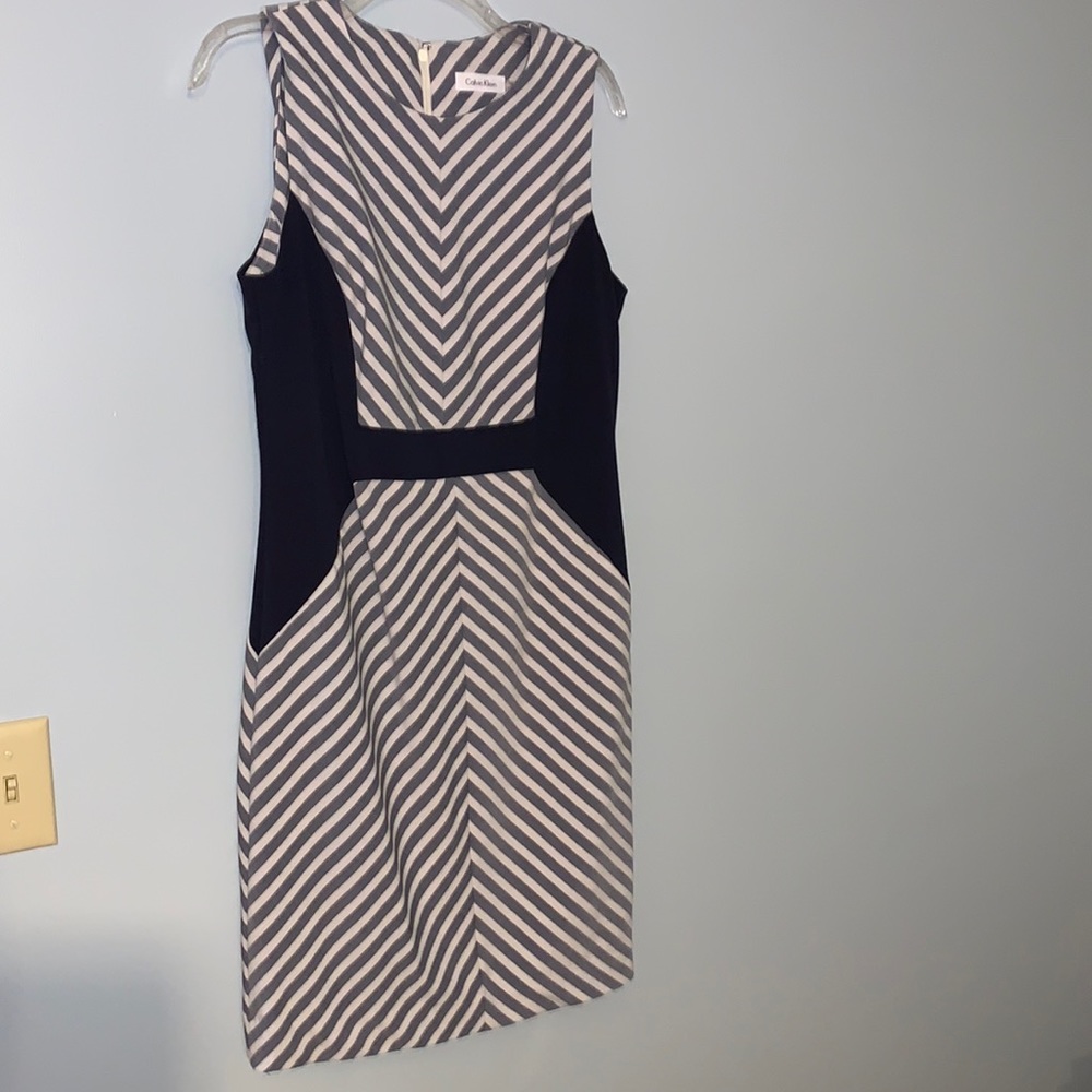💙🤍 Chevron Sheath Dress🤍💙